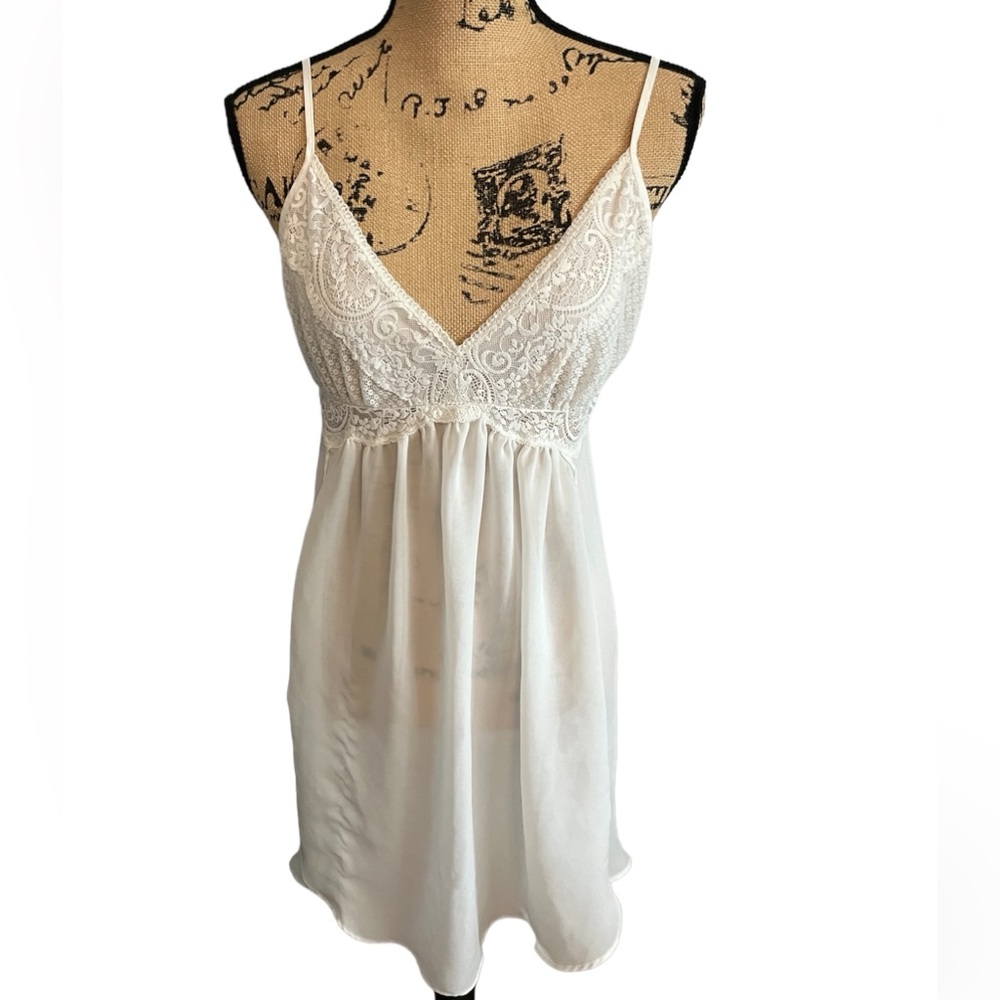 H by Halston Lace Chemise in off white with a Peep Hole in the back Size Large